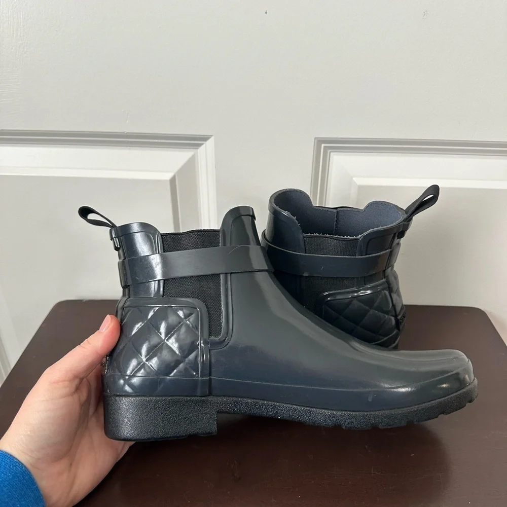 Hunter Slate Grey Refined Gloss Quilt Chelsea Rain Booties Size 10